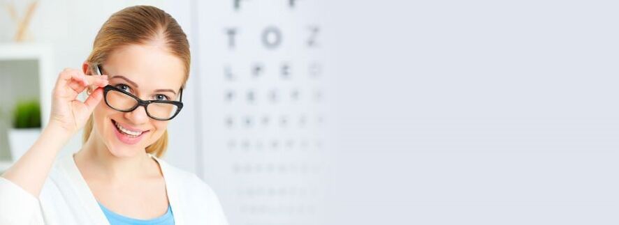 The girl was able to improve her vision with the help of traditional medicine.